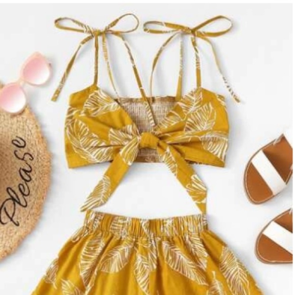 Leaf print front knot top